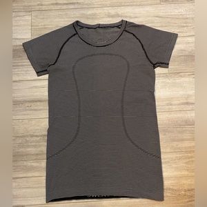 Lulu lemon Swiftly Tech Short Sleeve Size 8